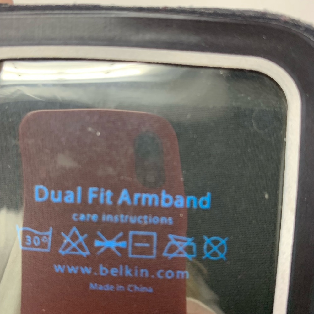 Belkin Black Dual Fit Armband - Picture 3 of 4